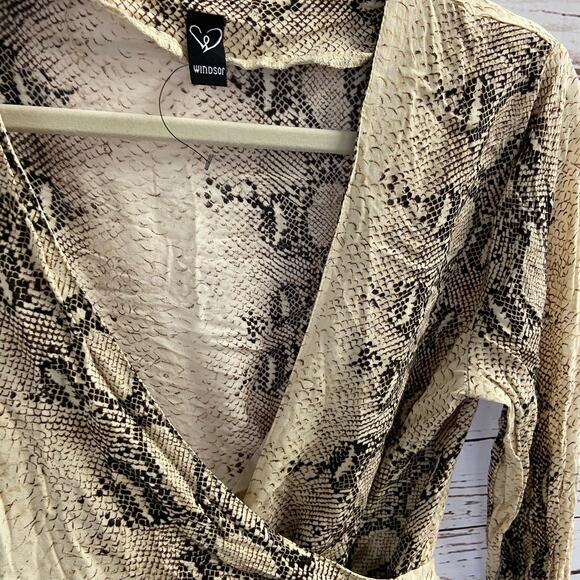 Windsor XS Cream In Style Snake Print Long Sleeve Wrap Top - Picture 6 of 8